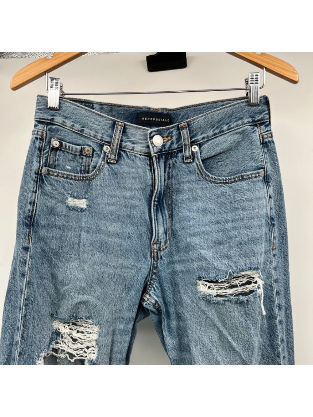 Aeropostale Womens High Rise Baggy Jeans Distressed Size 4R - Picture 3 of 8